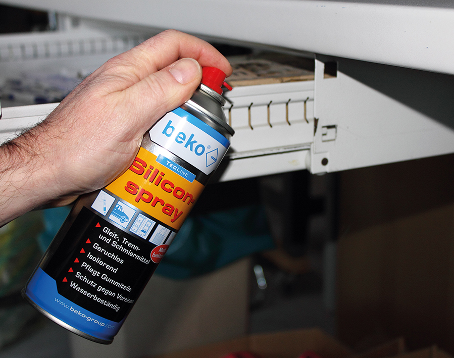 Silicone spray 